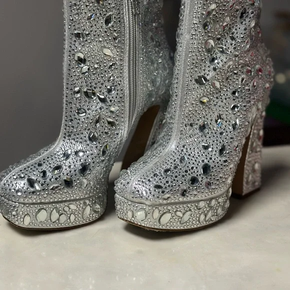 Jessica Simpson Dollyi Crystal Embellished Bootie size 5.5 - Picture 2 of 3